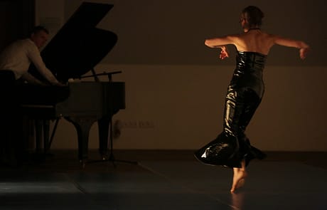 In between yearning and death | dance performance